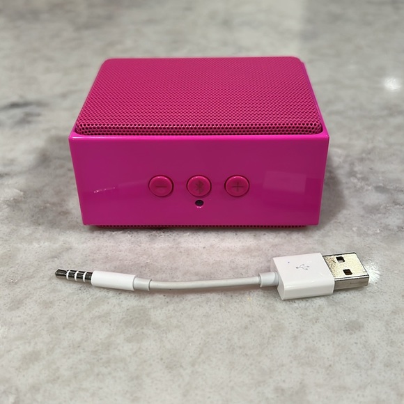 Kate Spade Bluetooth Speaker - Picture 4 of 5